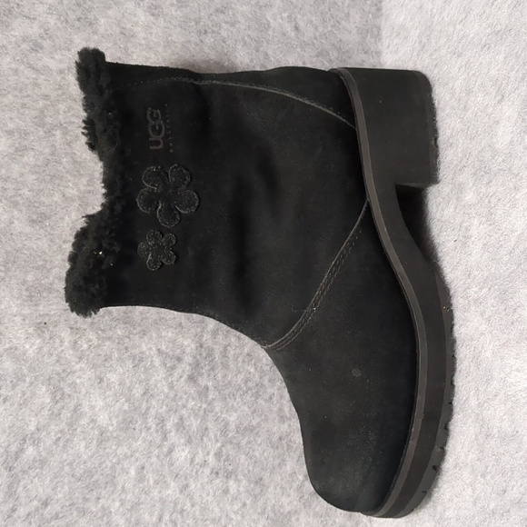 UGG Shoes - UGG Black Suede Bootie Women’s Size 7 Block Heeled Boots
